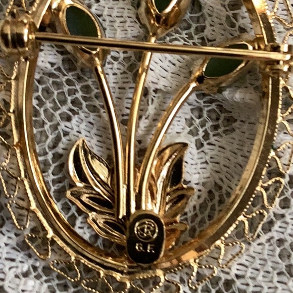 Vintage Gold Filled Brooch with Jade accents - Picture 5 of 6
